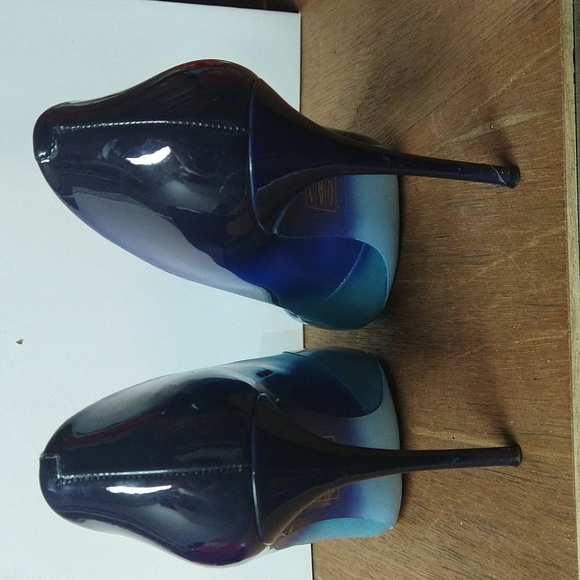 Blue pumps size 10 - Picture 3 of 5